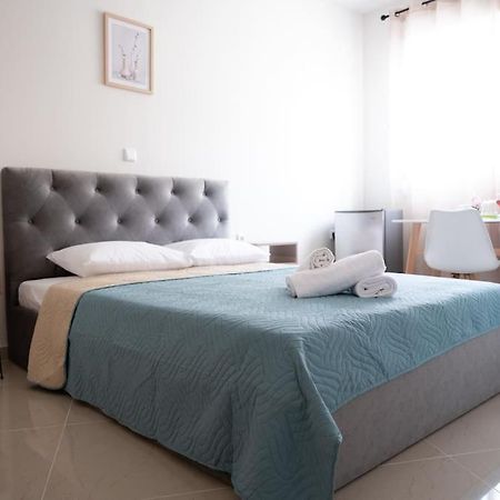Anesis Airport Rooms 102 โกโรปิออน ภายนอก รูปภาพ