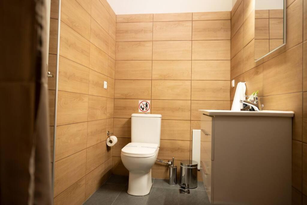 Anesis Airport Rooms 102 โกโรปิออน ภายนอก รูปภาพ
