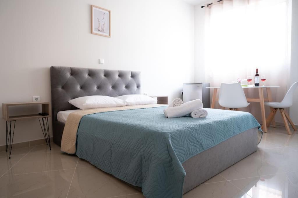 Anesis Airport Rooms 102 โกโรปิออน ภายนอก รูปภาพ