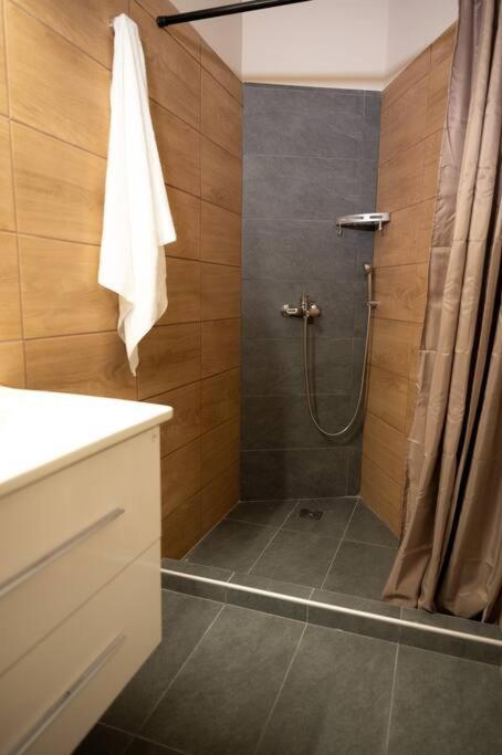 Anesis Airport Rooms 102 โกโรปิออน ภายนอก รูปภาพ